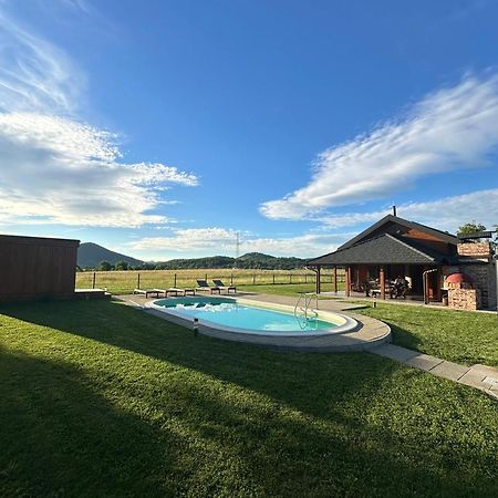 V'S Place - Wooden House With Heated Pool And Outdoor Sauna Otocac Exterior photo
