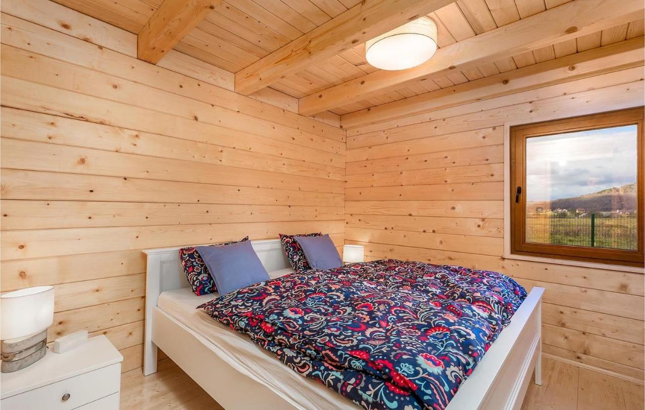 V'S Place - Wooden House With Heated Pool And Outdoor Sauna Otocac Exterior photo