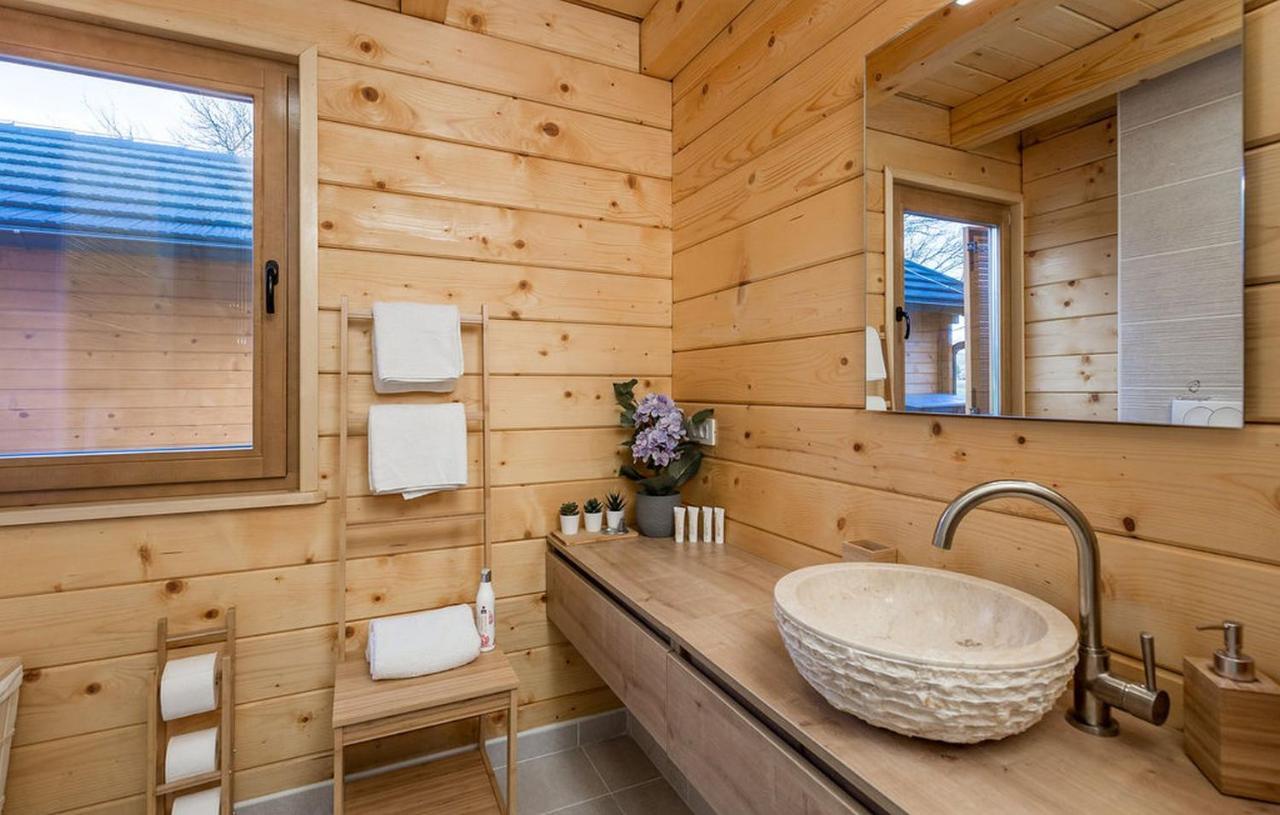 V'S Place - Wooden House With Heated Pool And Outdoor Sauna Otocac Exterior photo