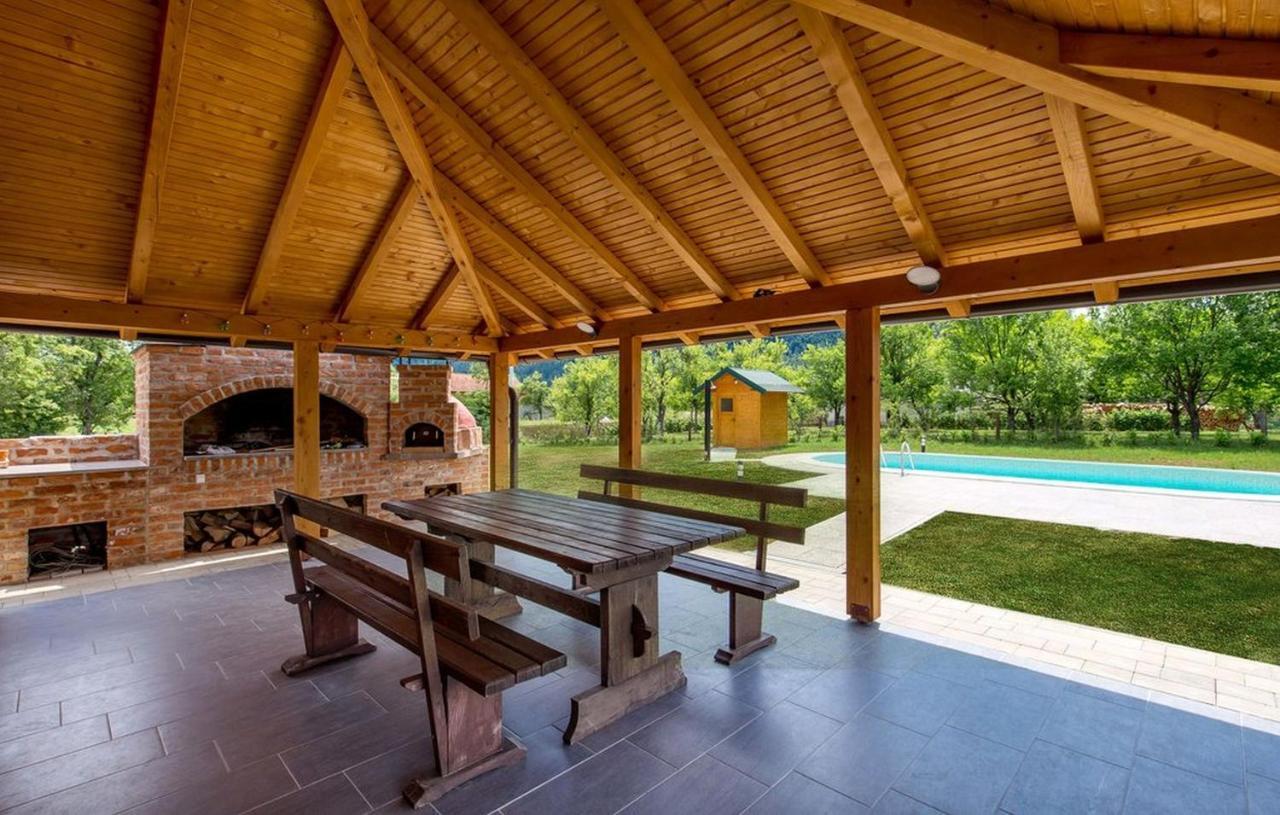 V'S Place - Wooden House With Heated Pool And Outdoor Sauna Otocac Exterior photo
